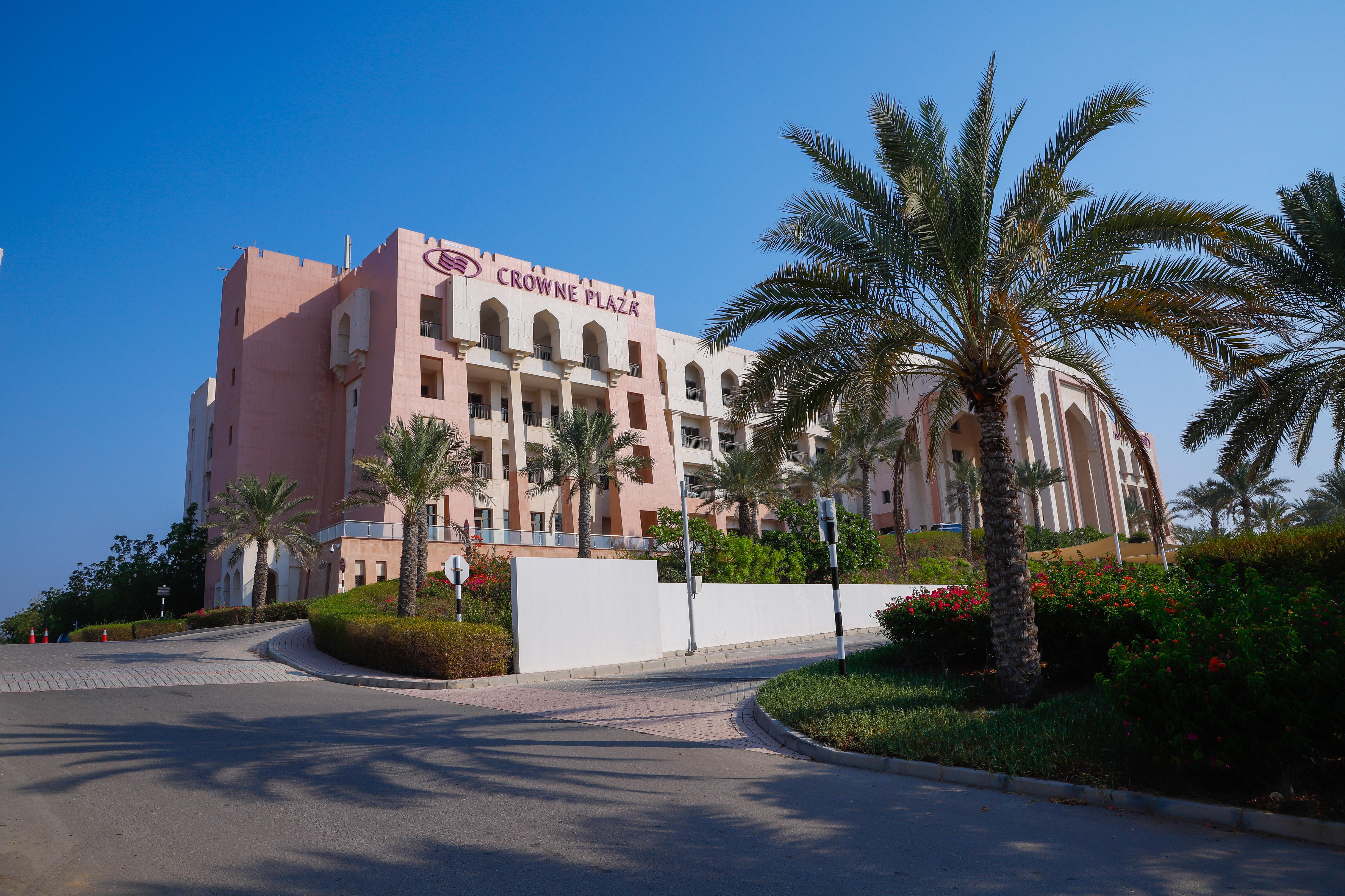Crowne Plaza Sohar By Ihg Hotel Exterior photo