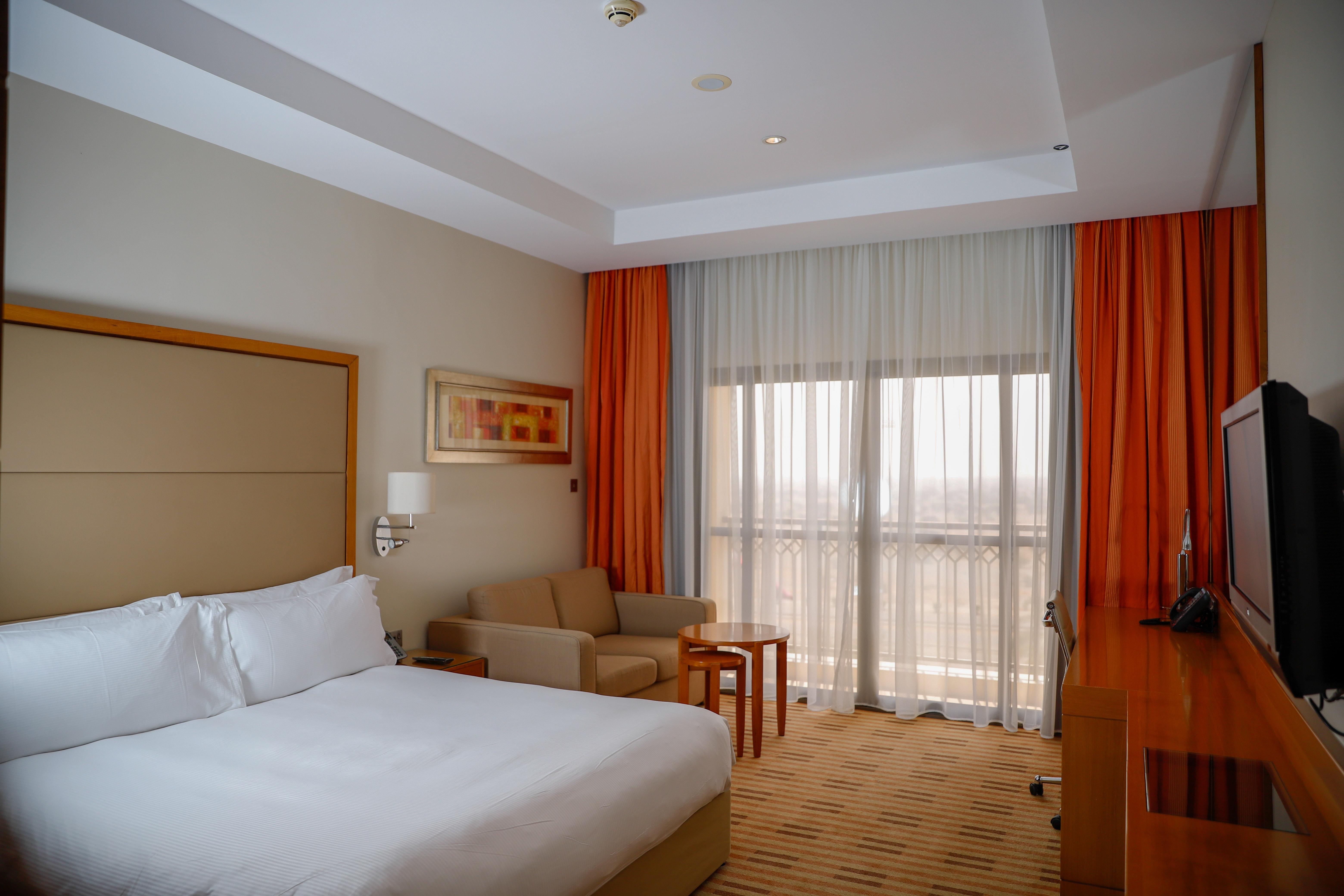 Crowne Plaza Sohar By Ihg Hotel Exterior photo