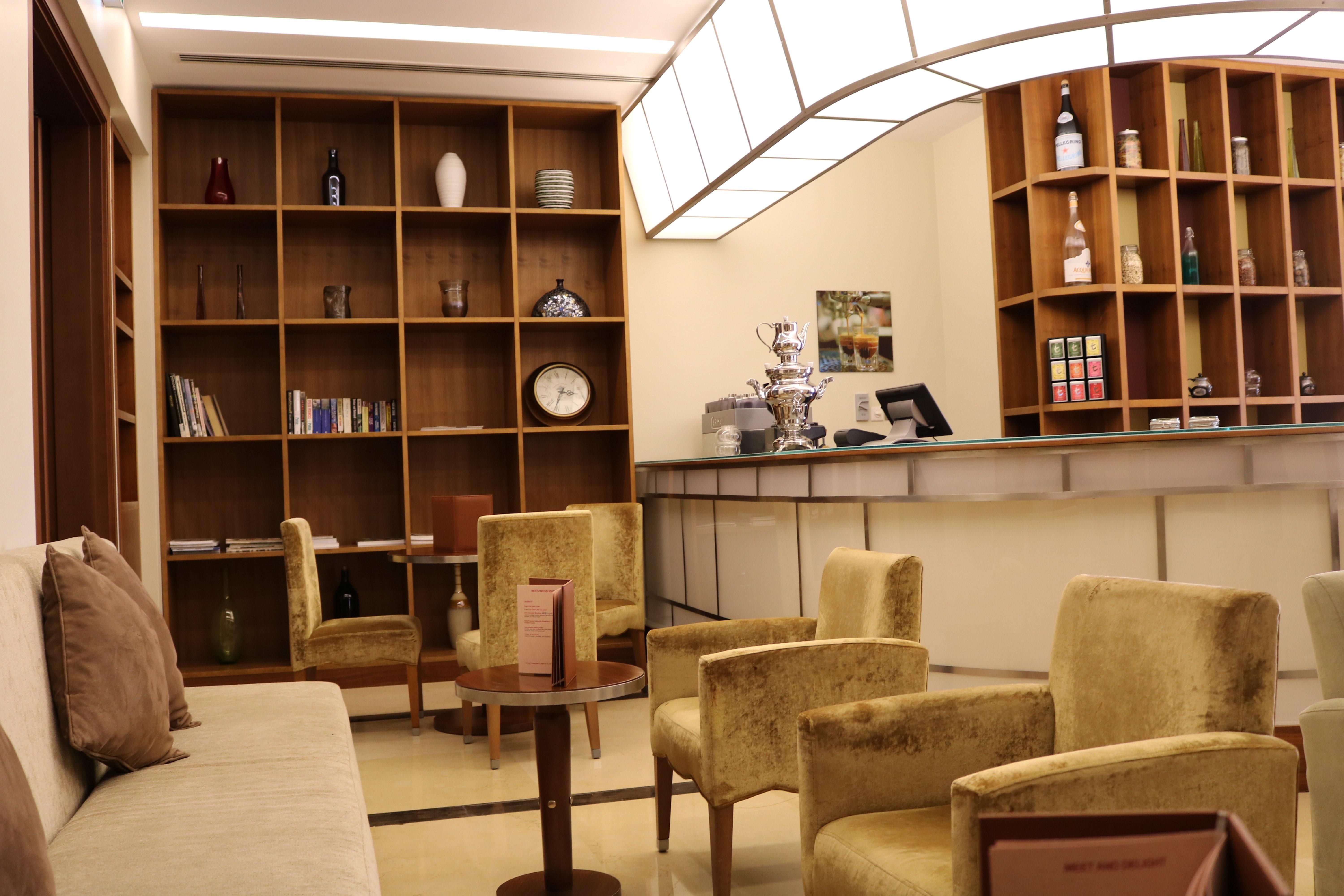 Crowne Plaza Sohar By Ihg Hotel Exterior photo