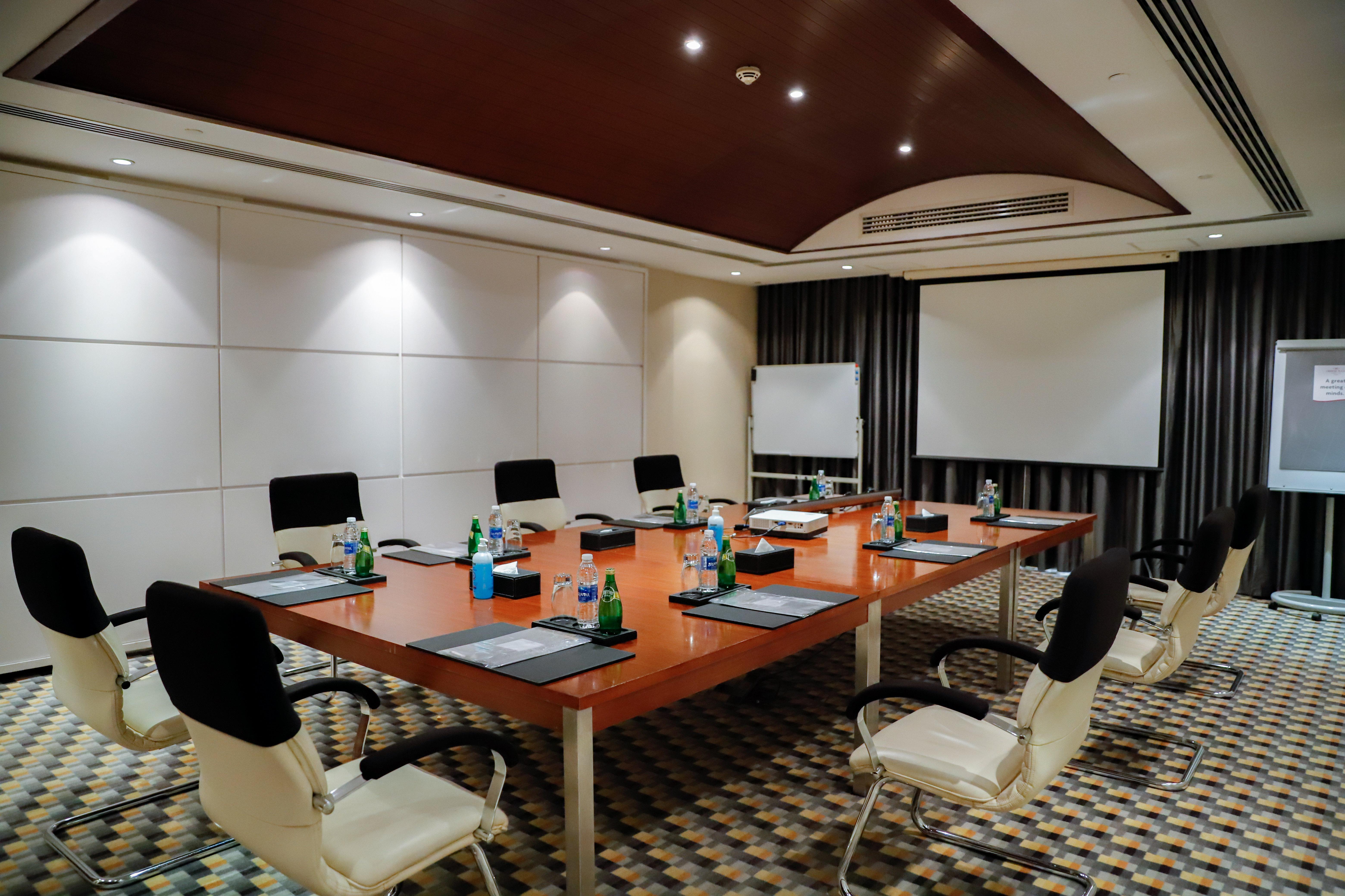 Crowne Plaza Sohar By Ihg Hotel Exterior photo