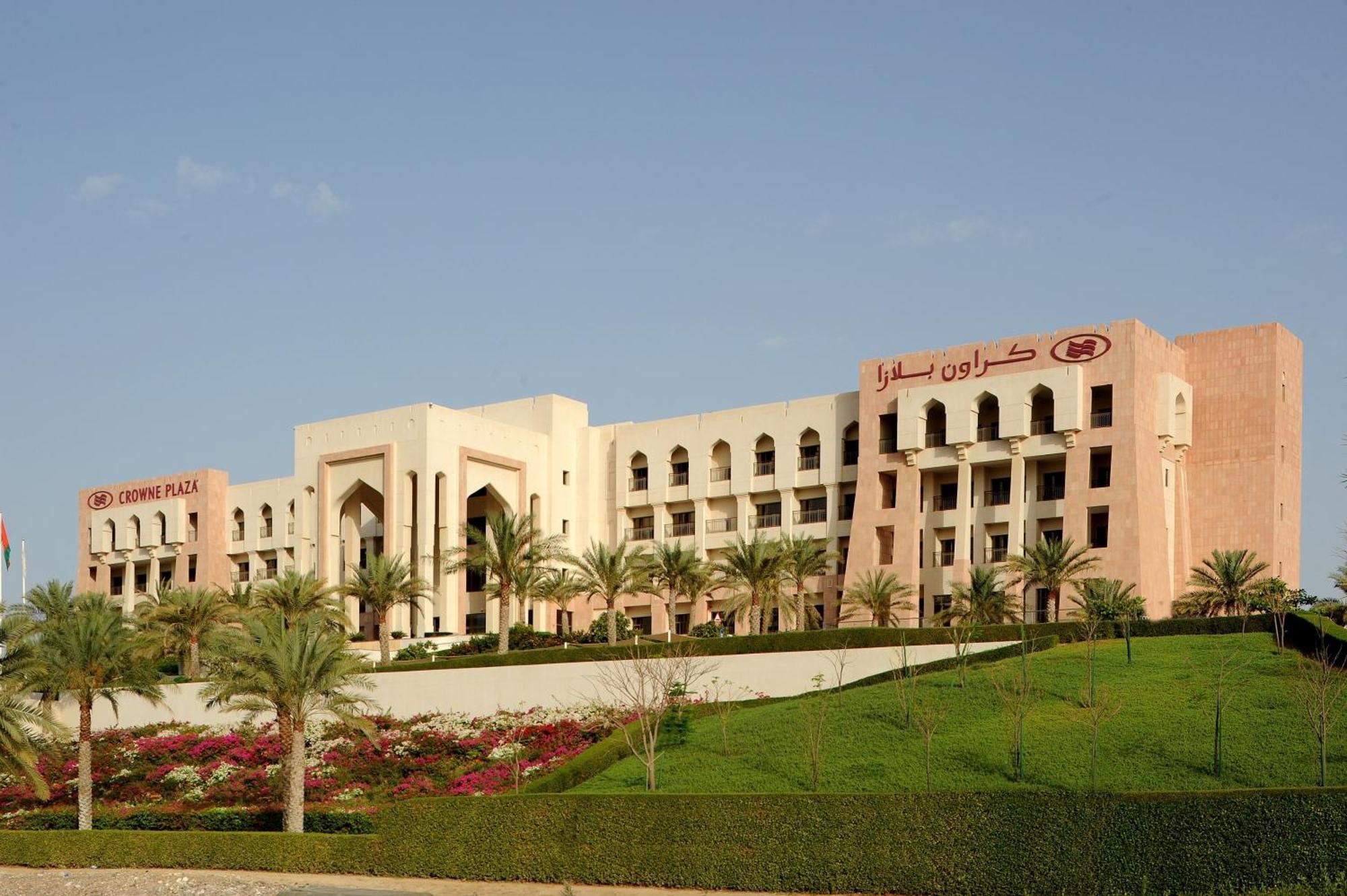 Crowne Plaza Sohar By Ihg Hotel Exterior photo